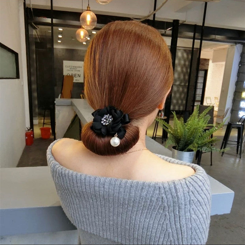 Kvinnohåraccessoar – Elegant hårsnodd med strass, blommor och pärlor för håruppsättningar och lockar