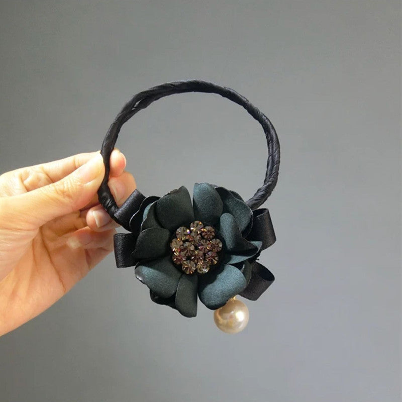 Kvinnohåraccessoar – Elegant hårsnodd med strass, blommor och pärlor för håruppsättningar och lockar