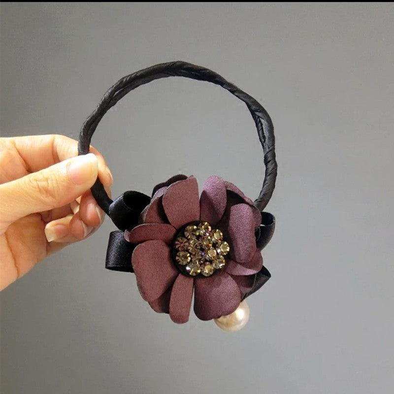 Kvinnohåraccessoar – Elegant hårsnodd med strass, blommor och pärlor för håruppsättningar och lockar